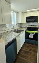 1501 Crescent Cir, Unit E47 in West Palm Beach, FL - Building Photo - Building Photo