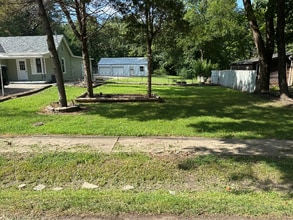 713 E Lincoln St in Clinton, MO - Building Photo - Building Photo