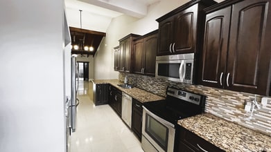 2310 Elm Ct in Pembroke Pines, FL - Building Photo - Building Photo