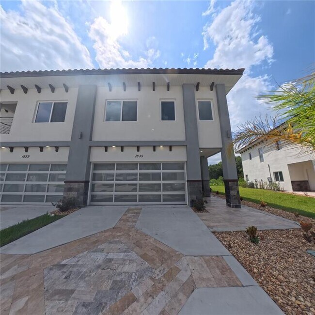 property at 1835 Brentwood Ct