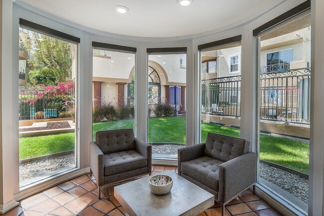 Regency at Encino in Encino, CA - Foto de edificio - Building Photo