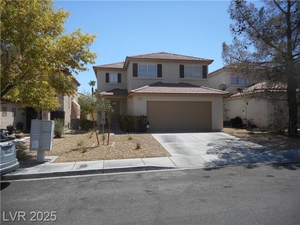 10130 Coffeeberry Ct in Las Vegas, NV - Building Photo