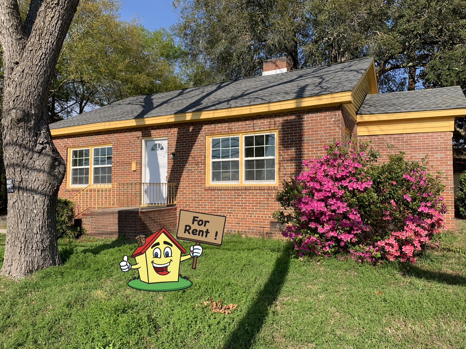 611 College St in Eastman, GA - Foto de edificio