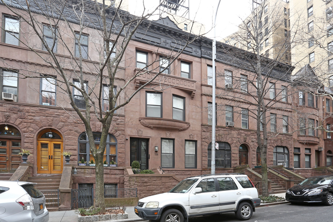 338 W 84th St in New York, NY - Building Photo