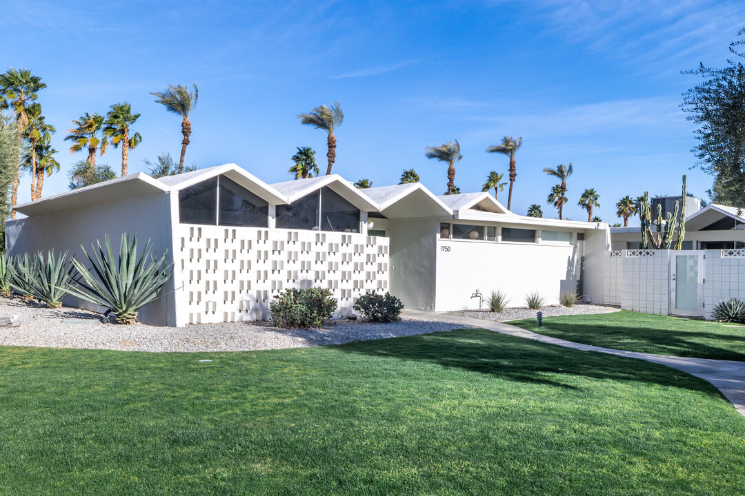 1750 S Araby Dr in Palm Springs, CA - Building Photo