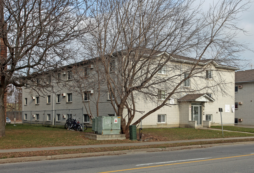 580 Bloor St E in Oshawa, ON - Building Photo