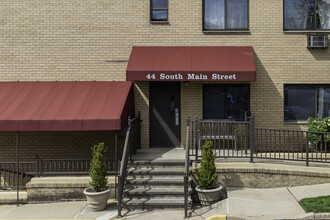 Marlborough House Condominiums in Lodi, NJ - Building Photo - Building Photo