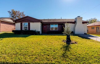 830 E Linda Dr in Garland, TX - Building Photo