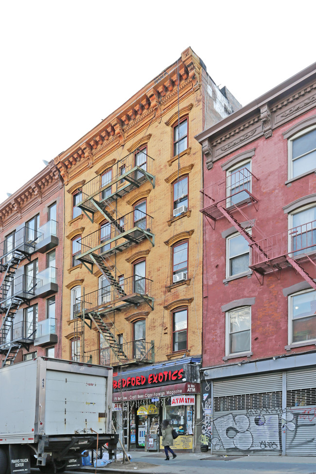 Duplex with Hardwood Floors and New Appliance in Brooklyn, NY - Foto de edificio - Building Photo