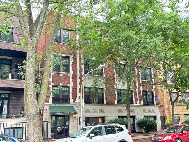 property at 840 W Wolfram St