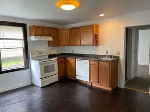 120 Main St. in Springfield, VT - Building Photo - Interior Photo