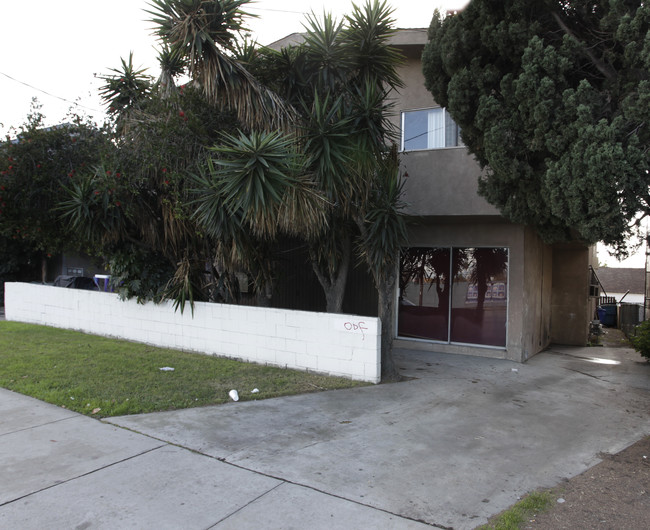 Margo Villa Apartments in Van Nuys, CA - Building Photo - Building Photo