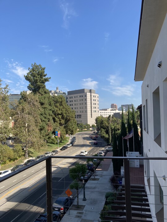 611 Gayley in Los Angeles, CA - Building Photo