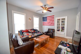 83 Surrey St, Unit 22 in Boston, MA - Building Photo