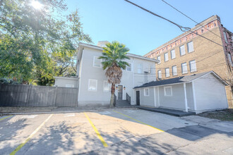 306 E Victory Dr in Savannah, GA - Building Photo - Building Photo