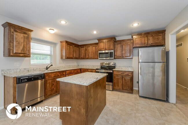 407 Golfview Dr in Pleasant Hill, MO - Foto de edificio - Building Photo