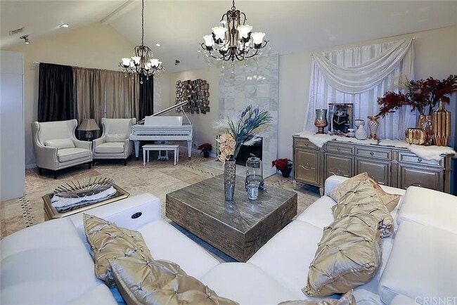 16513 Moorpark St in Encino, CA - Foto de edificio - Building Photo