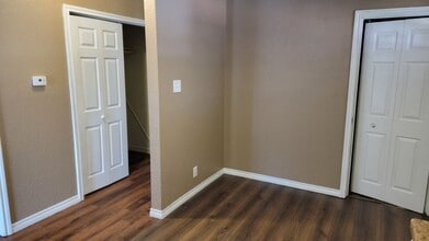 1304 Phillips St in Cleburne, TX - Building Photo - Building Photo