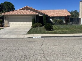 36827 Auburn Ct in Palmdale, CA - Building Photo