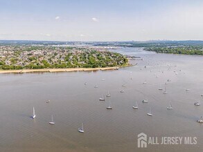 2000 Schindler Dr in South Amboy, NJ - Foto de edificio - Building Photo