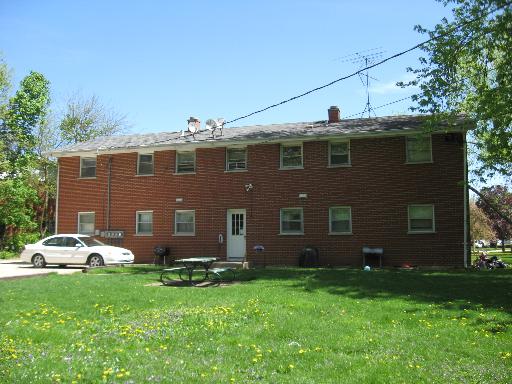 below units. in Geneva, IL - Foto de edificio - Building Photo