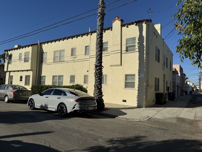 102 Argonne Ave in Long Beach, CA - Building Photo - Building Photo