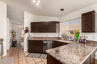 2032 E Windsong Dr in Phoenix, AZ - Building Photo - Building Photo