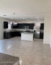 9320 W Creosote Rain Dr in Marana, AZ - Building Photo - Building Photo