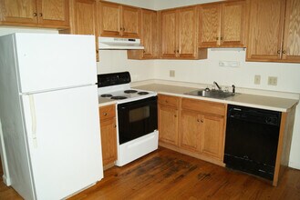 135 Main St, Unit 135D in Plymouth, NH - Building Photo - Building Photo