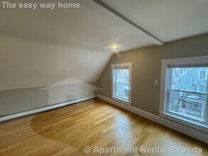 28 Francesca Ave, Unit #3 in Somerville, MA - Foto de edificio - Building Photo