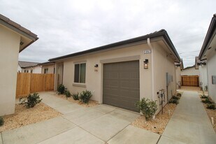 2367 N Arthur Ave in Fresno, CA - Building Photo