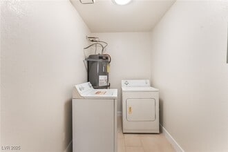 5689 E Lake Mead Blvd in Las Vegas, NV - Building Photo - Building Photo