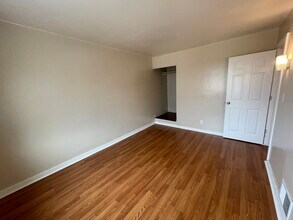343 Hemlock Dr in Carnot-Moon, PA - Building Photo - Building Photo