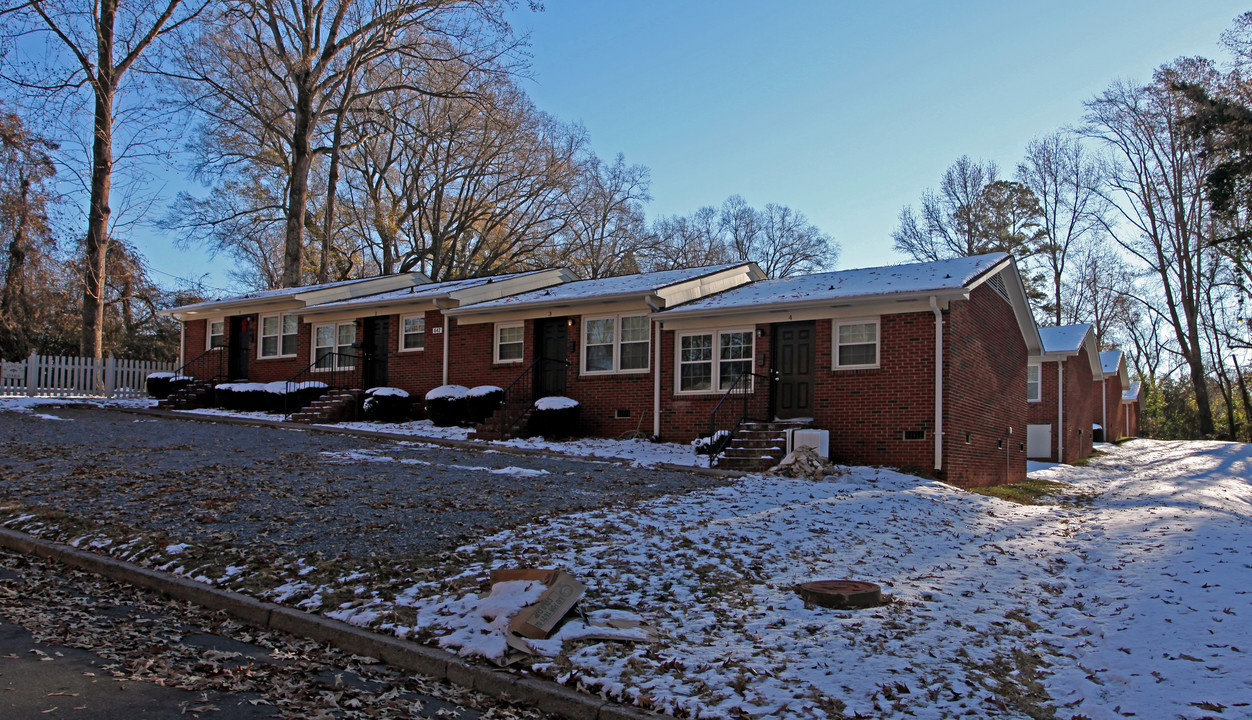 Washburn Apartments in Charlotte, NC - Building Photo