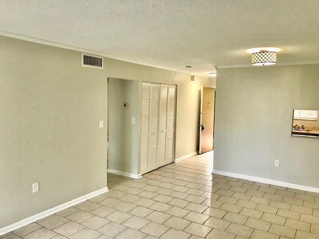 6034 Forest Hill Blvd, Unit 104 in West Palm Beach, FL - Building Photo - Building Photo