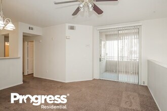 7131 S Durango Dr in Las Vegas, NV - Building Photo - Building Photo