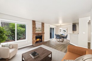 Waterstone at Silver Creek in Bothell, WA - Building Photo