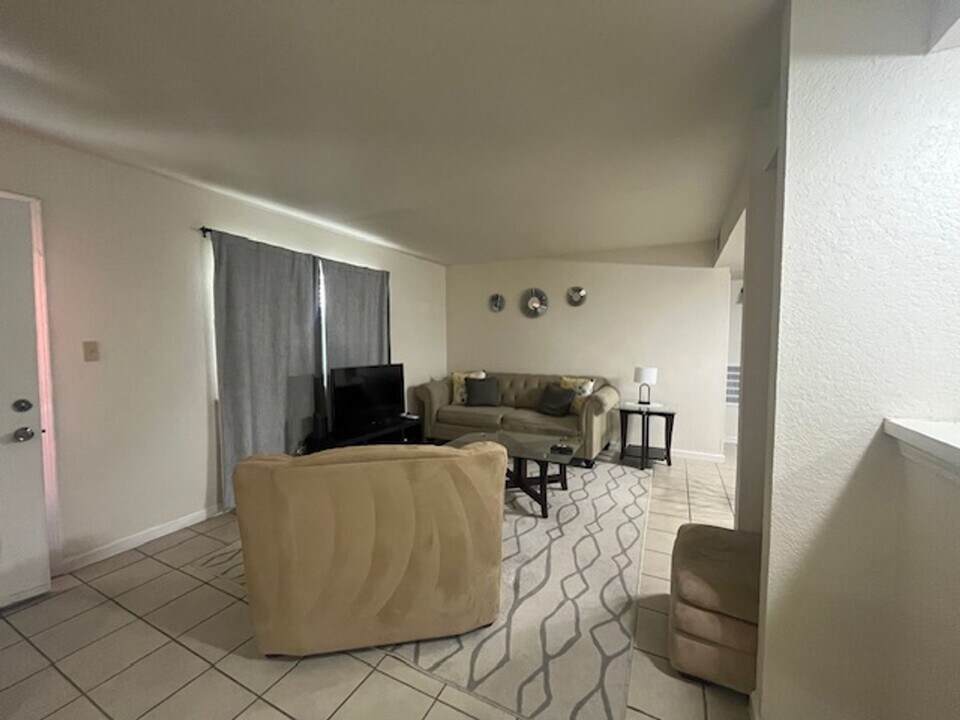6620 S Zunis Ave in Tulsa, OK - Building Photo