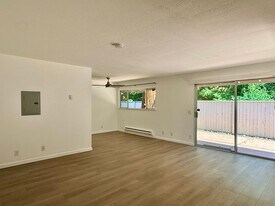 500 W Middlefield Rd in Mountain View, CA - Building Photo