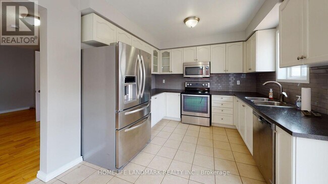 80 Presley Crescent in Whitby, ON - Building Photo - Building Photo