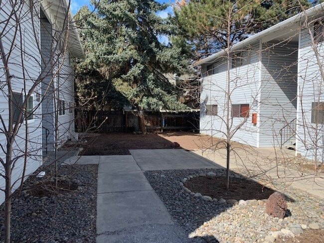 1630 SE Tempest Dr in Bend, OR - Foto de edificio - Building Photo