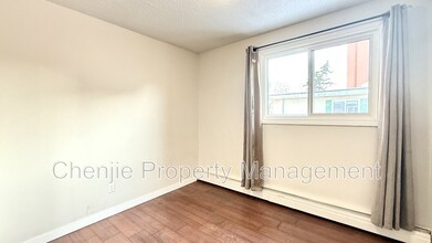 8640-8106 106 Ave NW in Edmonton, AB - Building Photo - Building Photo