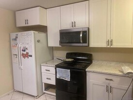 8181 Jade Coast Rd in San Diego, CA - Building Photo