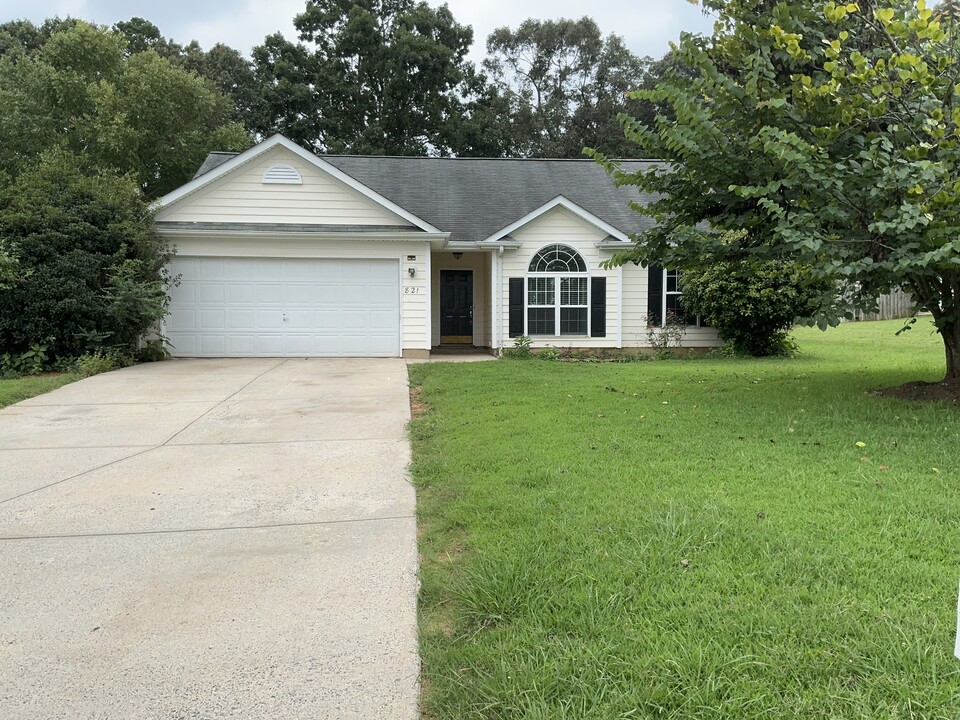 821 Barbee Farm Dr in Monroe, NC - Building Photo