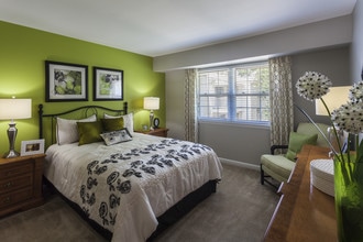 Mill Grove Apartments in Audubon, PA - Foto de edificio - Building Photo