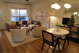 525 N Miller Rd in Scottsdale, AZ - Building Photo