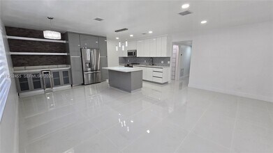 1300 N 64th Ave in Hollywood, FL - Building Photo - Building Photo