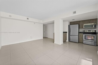 910 West Ave, Unit 1227 in Miami Beach, FL - Building Photo - Building Photo