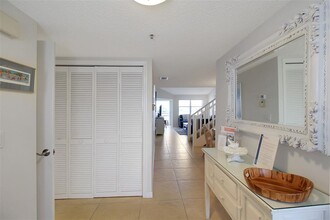 1391 Siesta Bayside Dr in Siesta Key, FL - Building Photo - Building Photo