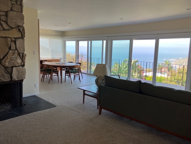 237 Notteargenta Rd in Pacific Palisades, CA - Foto de edificio - Building Photo